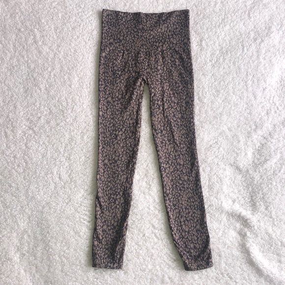 SPANX Leopard Print Leggings. Medium. - Picture 3 of 3